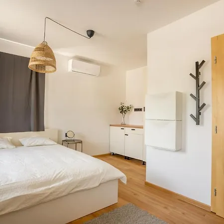 Corner House Near Bled شقة *