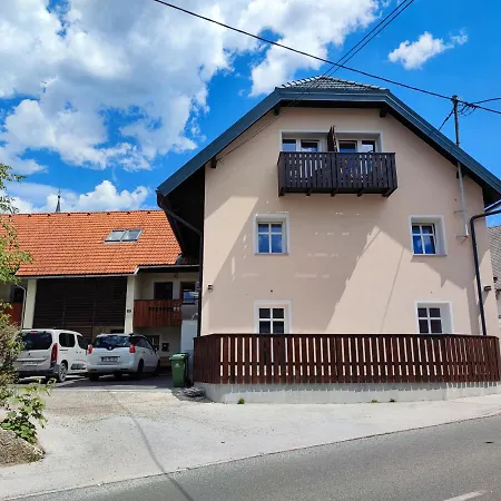 Corner House Near Bled Apartman
