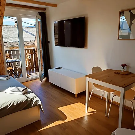 Corner House Near Bled Apartman