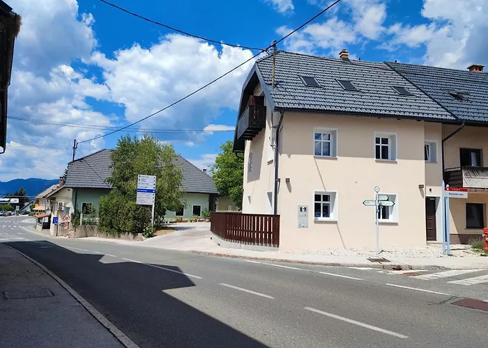 Corner House Near Bled 公寓
